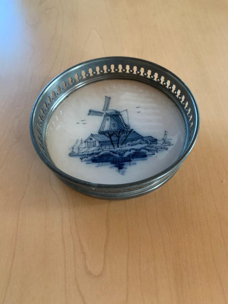 Schaaltje met aardewerk uit Makkum, Antiek en Kunst, Ophalen of Verzenden