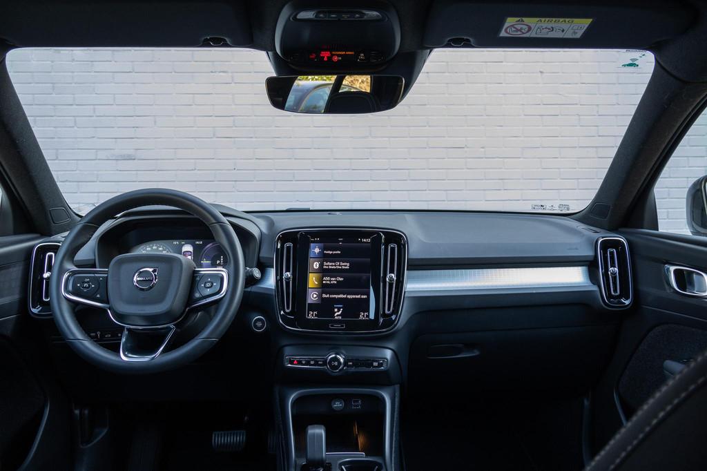 Volvo XC40 1.5 Facelift|AdaptiveCruise|PrivacyGlass|, Stof, Gebruikt, Euro 6, Plug-in hybride