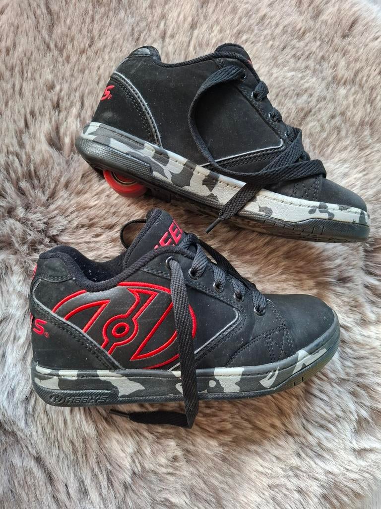Heelys zwart met rood maat 33, Ophalen of Verzenden, Zo goed als nieuw, Kinderen