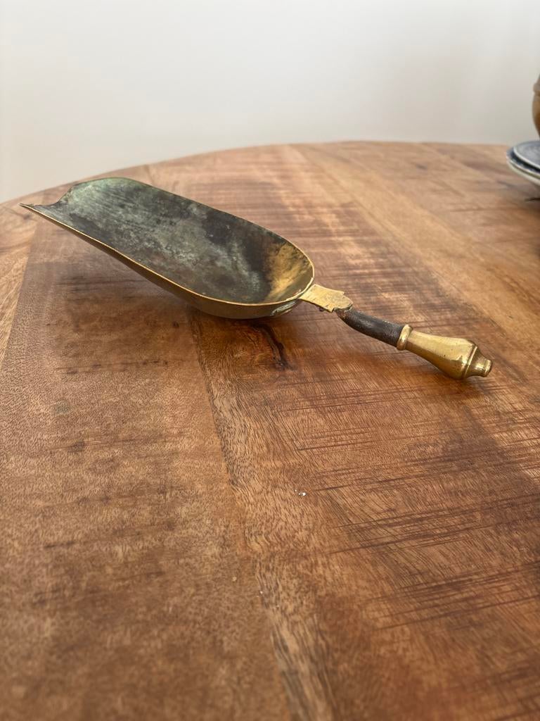 Antieke messing kolenschep met houten handvat, Ophalen of Verzenden