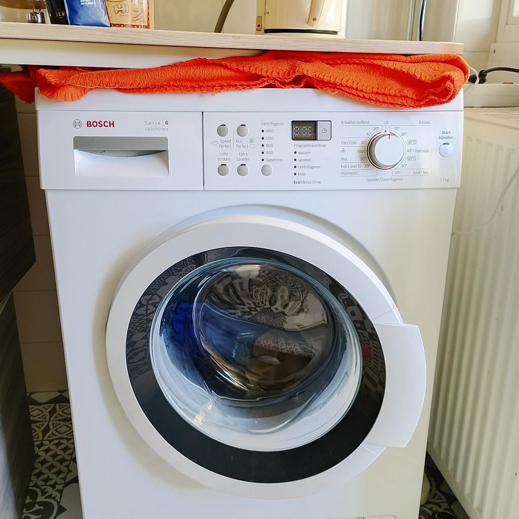 Bosch serie 6 wasmachine, Witgoed en Apparatuur, Wasmachines, Ophalen, 1200 tot 1600 toeren, Gebruikt, Minder dan 85 cm