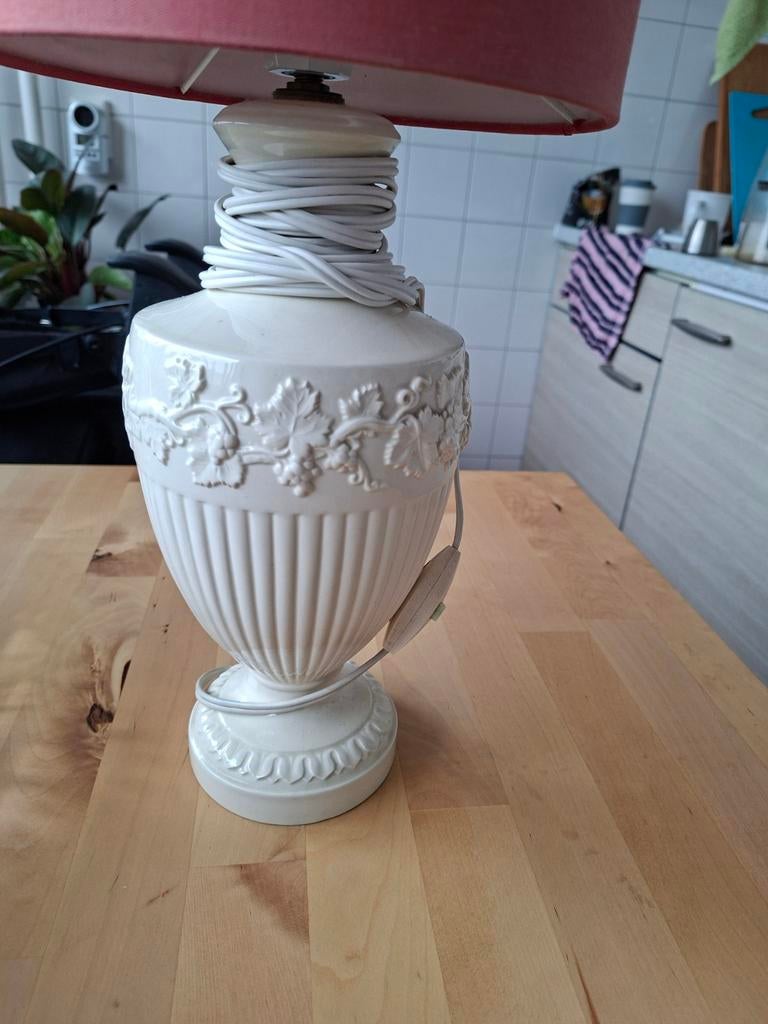 Wedgwood tafellamp, Ophalen