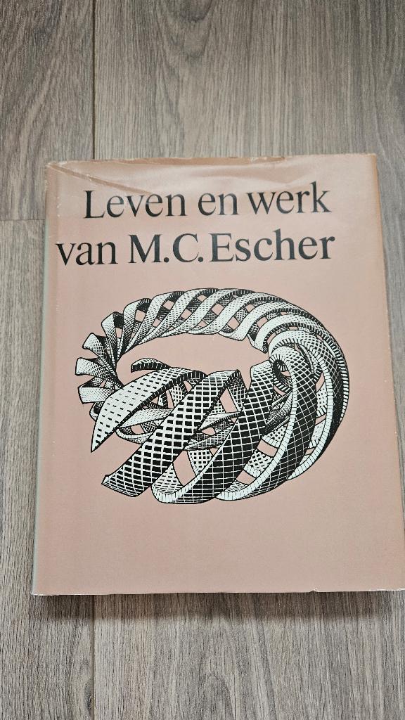 M.C. Escher - Leven en Werk, Boeken, Ophalen of Verzenden, Gelezen, Grafische vormgeving
