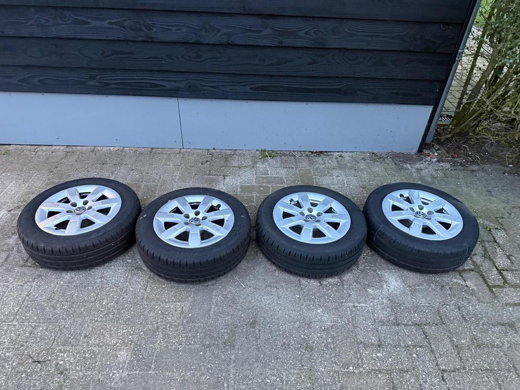 Volkswagen Polo velgen en banden, Ophalen, Gebruikt, 15 inch, Banden en Velgen