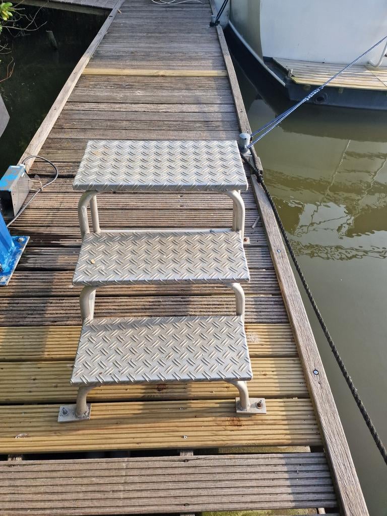 Aluminium trap stevig gebouwd, Ophalen, Minder dan 2 meter