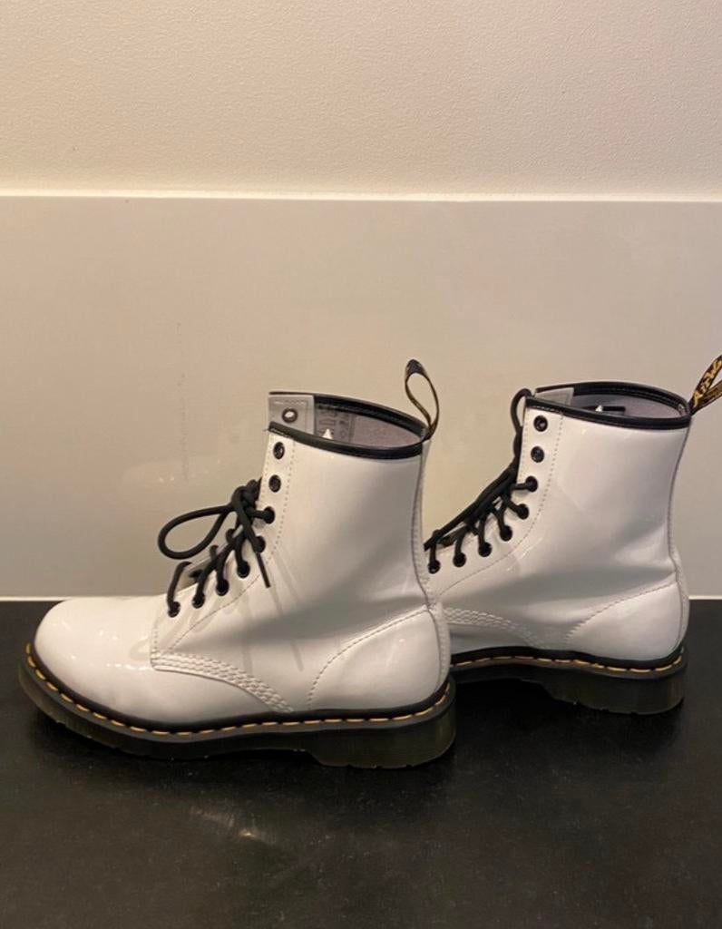 Dr Martens lak wit, gloednieuw maat 39, Kleding | Dames, Schoenen, Ophalen of Verzenden, Nieuw, Wit, Lage of Enkellaarzen
