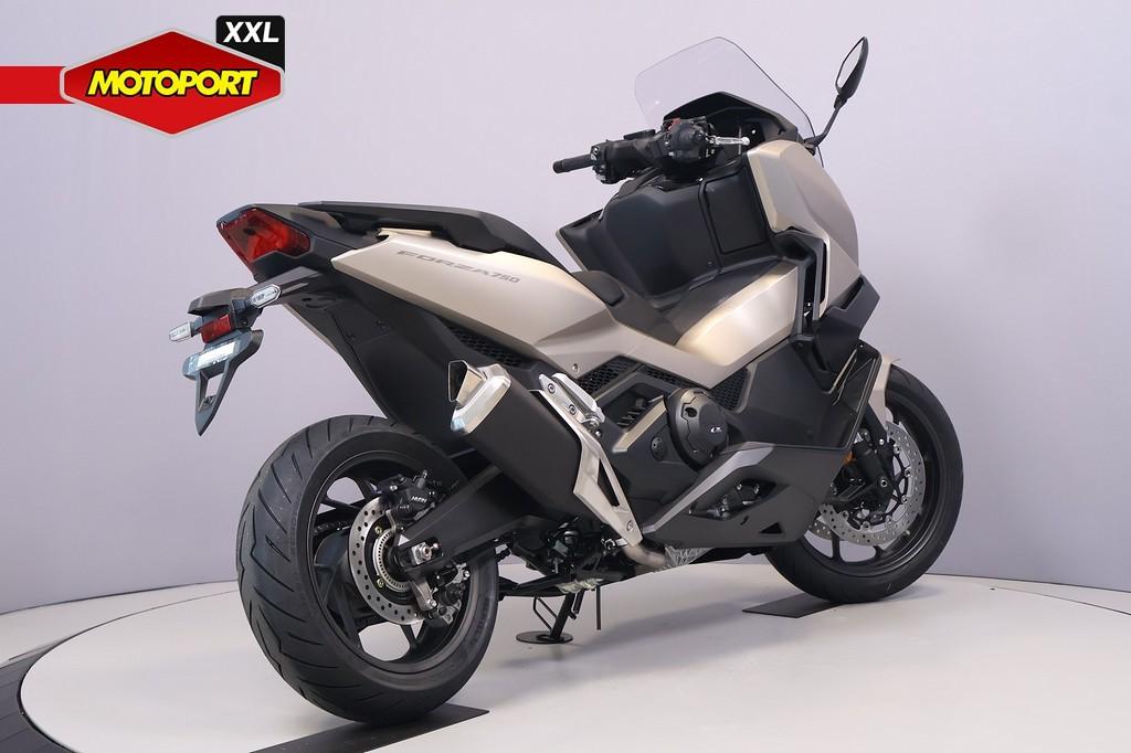 Honda Forza 750 - foto 3