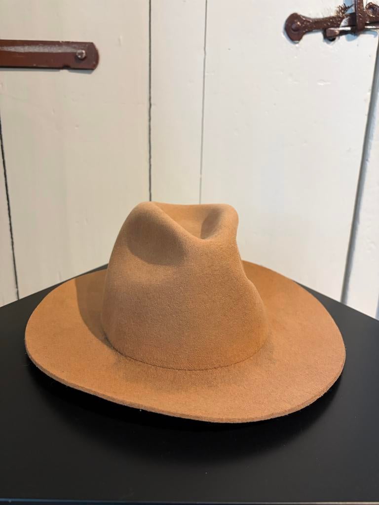 Urban Outfitters camel fedora One Size 56cm, Ophalen of Verzenden, Gedragen, One size fits all, Hoed