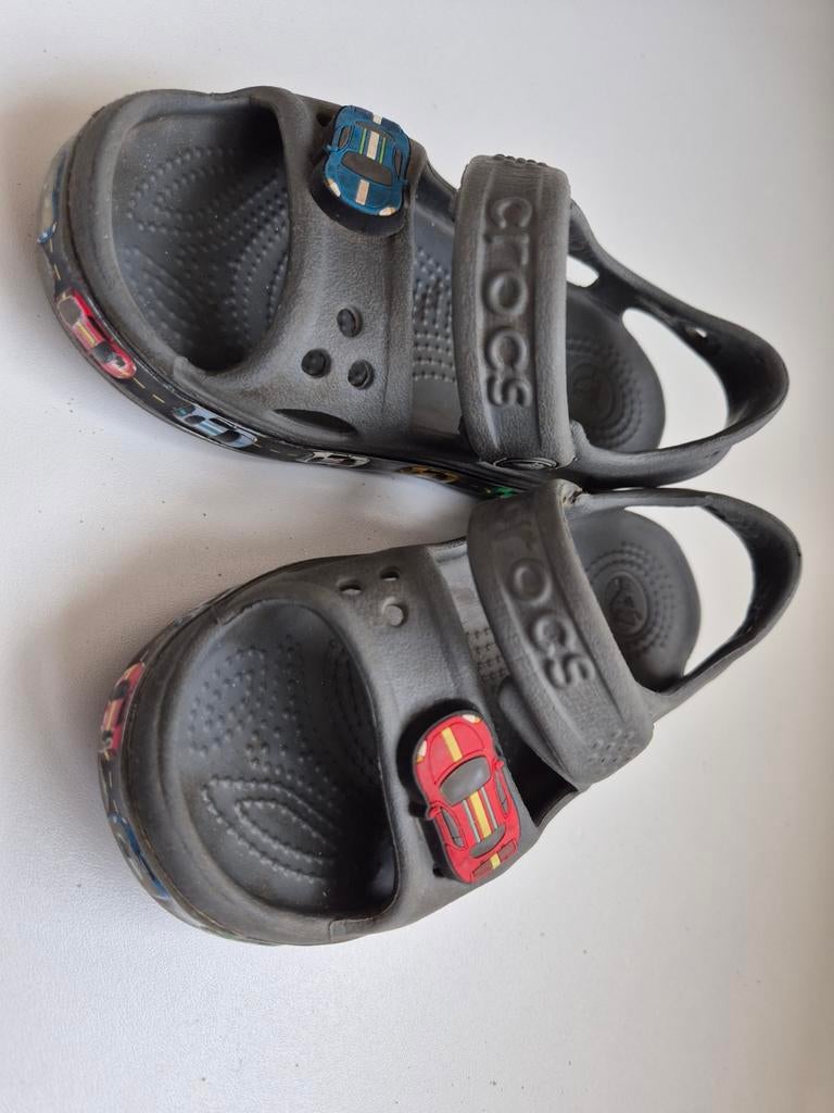 Crocs sandalen met Cars Jibbitz - Maat 24/25 (C8), Gebruikt, Crocs, Schoenen, Ophalen of Verzenden