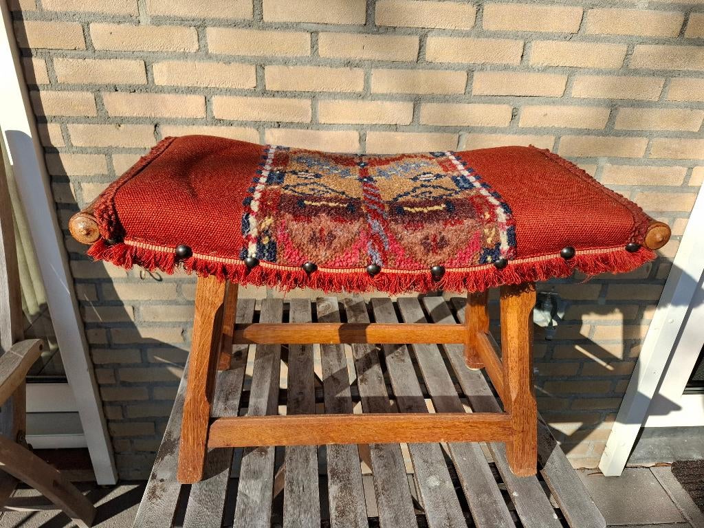 Vintage kamelenbankje, Huis en Inrichting, Banken | Voetenbanken en Poefen, Minder dan 50 cm, Gebruikt, Ophalen of Verzenden, Stof