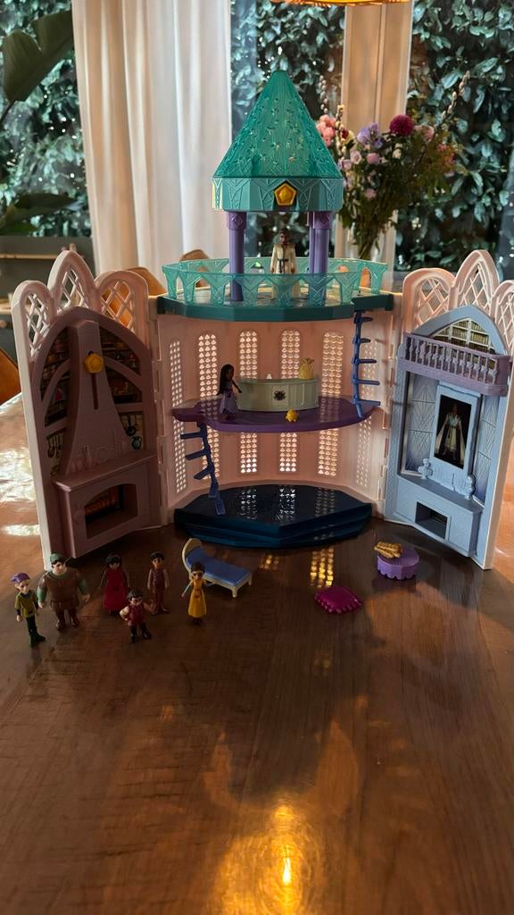 Kasteel van Wish met 8 poppetjes en accessoires, Ophalen of Verzenden, Zo goed als nieuw, Jongen of Meisje