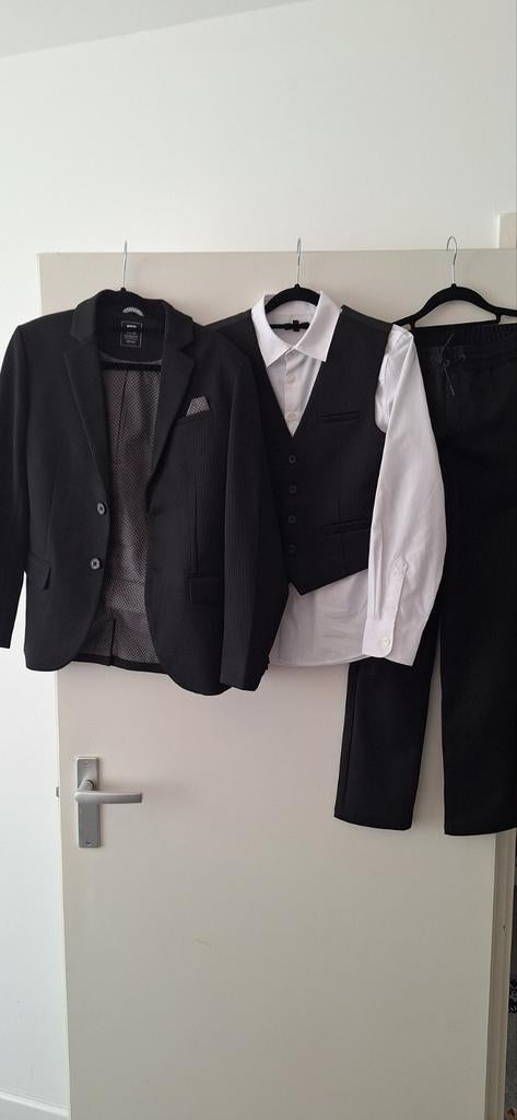 Kinder kostuum 4-delig maat 134, Ophalen