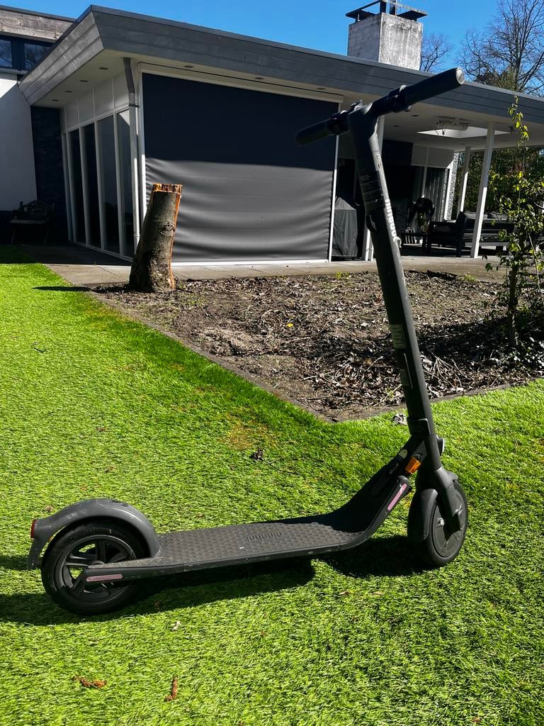 Ninebot Segway step met oplader, Fietsen en Brommers, Steps, Ophalen of Verzenden, Gebruikt, Elektrische step (E-scooter)