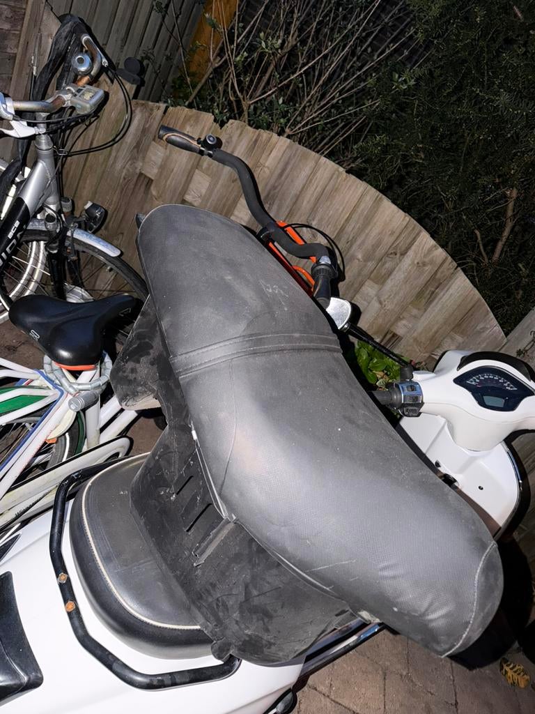 Gilera runner zadel compleet, Motoren, Ophalen of Verzenden