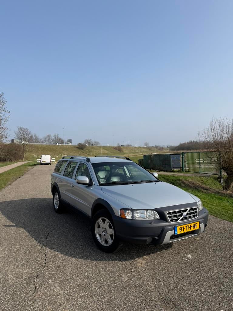 Volvo XC70 2.5 T AWD Geartronic 2006 Grijs, Auto's, Automaat, 1800 kg, Zwart, XC70