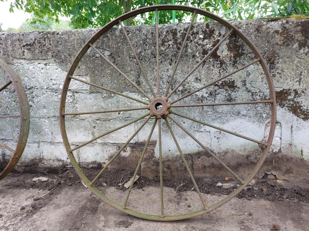 4 oude antieke ijzeren karrewielen, Ophalen