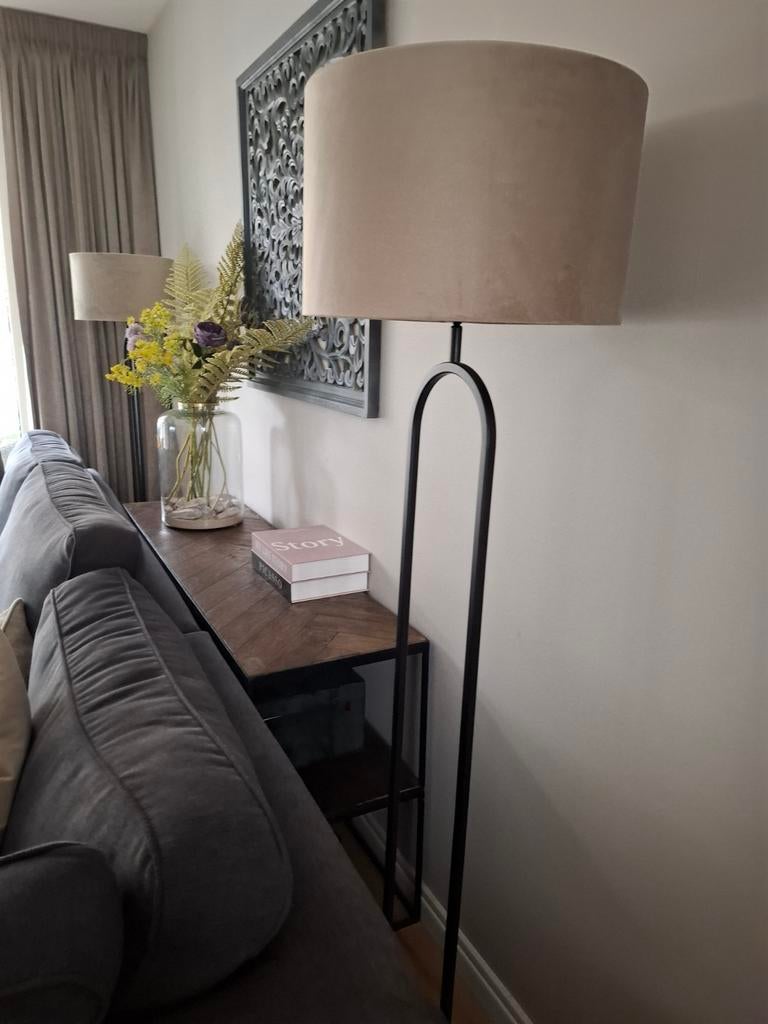 Twee Light & Living Jamiri vloerlampen, zwart/taupe, Ophalen, Modern, Industrieel, Sfeervol, Zo goed als nieuw, Stof