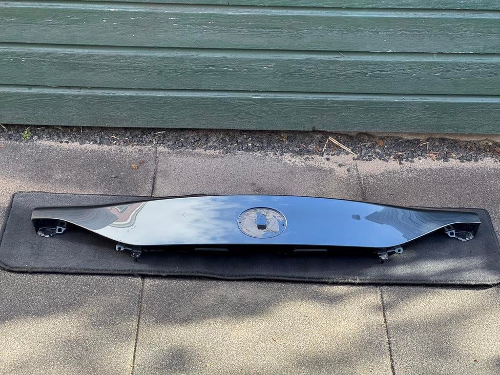 Lexus CT200h Tailgate trim (76801-76010) Nebula Gray Pearl, Auto-onderdelen, Carrosserie en Plaatwerk, Ophalen, Achter, Lexus