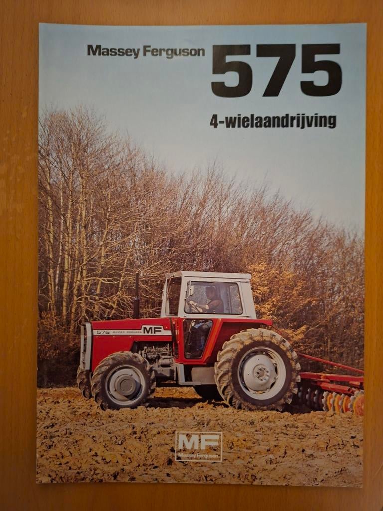 Folder Massey Ferguson MF 575 4 wielaandrijving Nederlandsta, Ophalen of Verzenden, Gelezen, Tractor en Landbouw