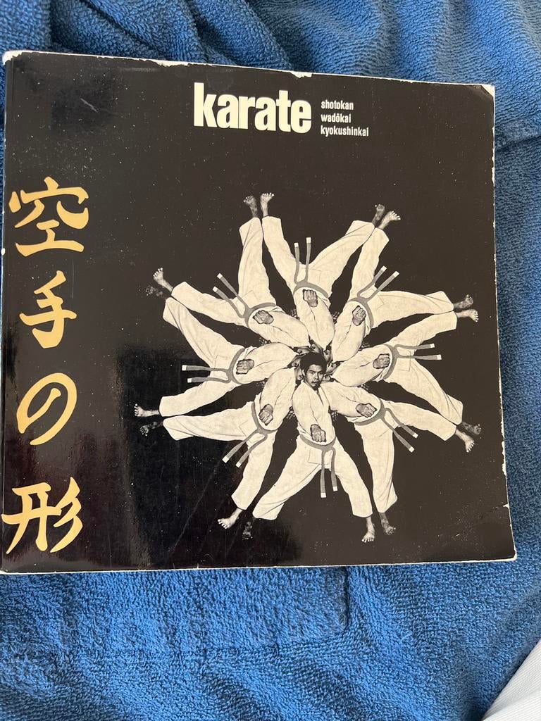 Karate Kataboek 1972 - Officiële Technische Examens, Ophalen of Verzenden, Gelezen, Vechtsport