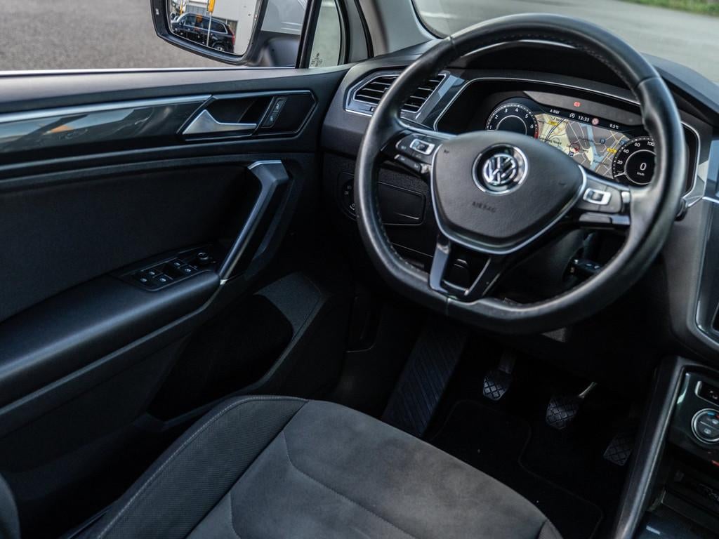 Volkswagen Tiguan 1.4 TSI R-LINE - APPLE CARPLAY - ADAPTIVE, Voorwielaandrijving, 125 pk, Gebruikt, 4 cilinders