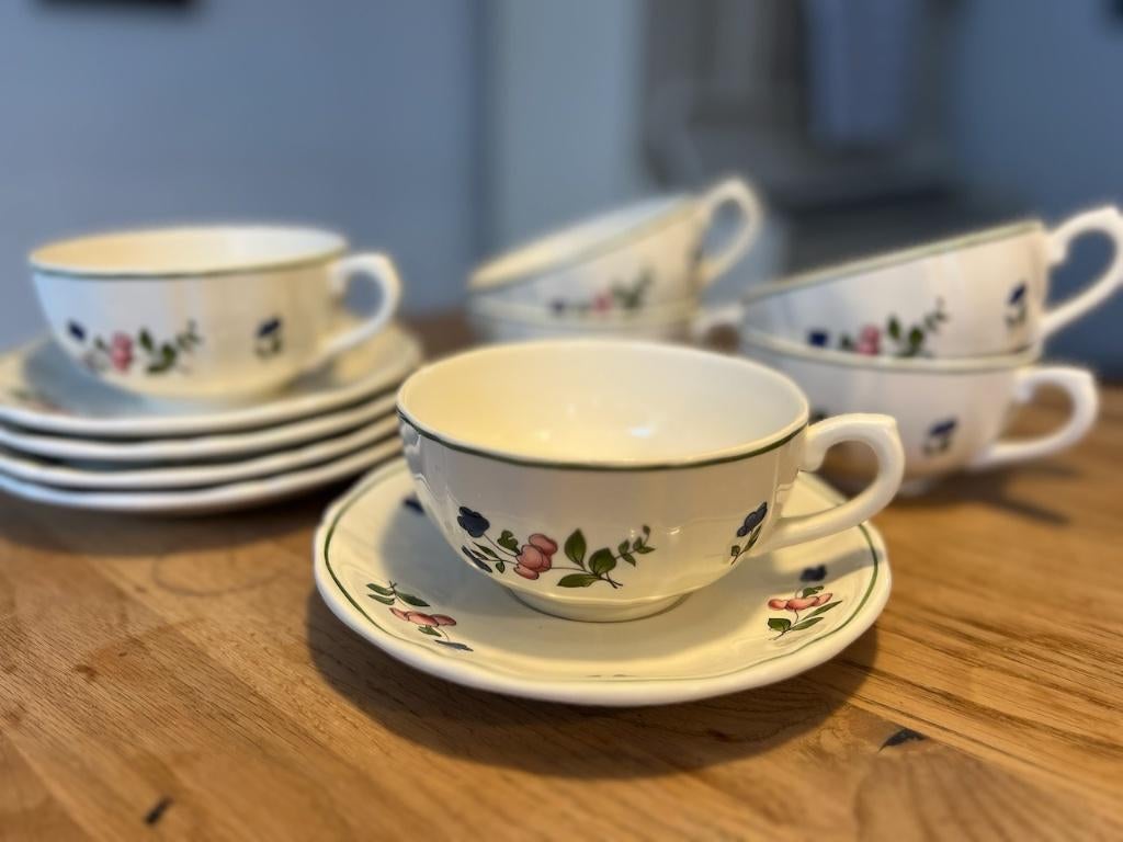 Gien - koppen met schotels, Gebruikt, Keramiek, Ophalen of Verzenden, Overige stijlen