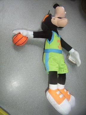 Disney Goofy beany 30cm basketballen, Verzamelen, Ophalen of Verzenden, Goofy of Pluto, Zo goed als nieuw, Beeldje of Figuurtje