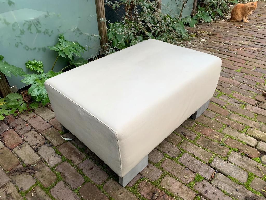 Linteloo Hocker Wit leer nieuwstaat, Ophalen, Dutch Design Klassiek Loungen, 75 tot 100 cm, Zo goed als nieuw