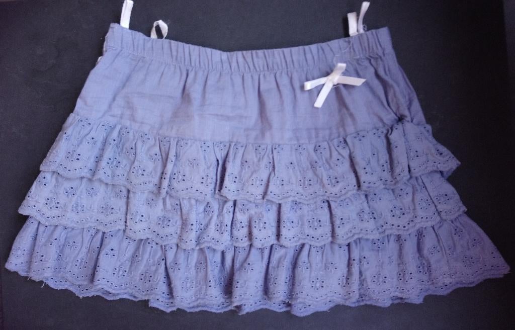 Schattige blauw rokje franjes van kant (maat 122 - 128), Ophalen, Meisje, Zo goed als nieuw, Jurk of Rok