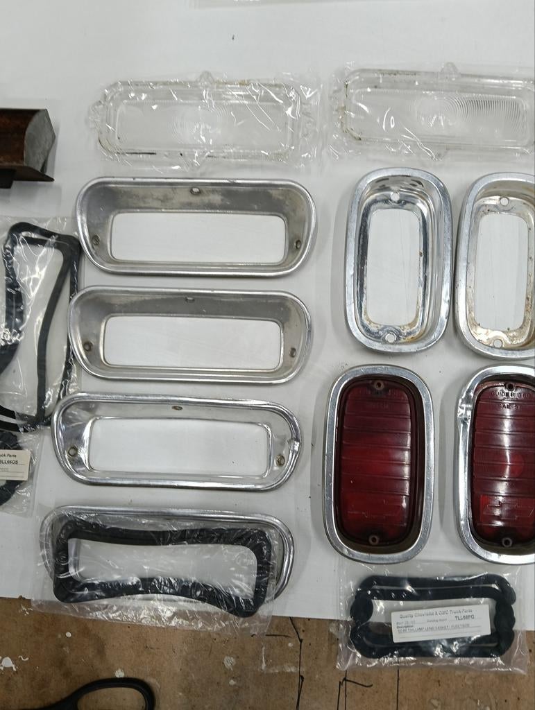 Diverse bezels Chevrolet C10 C20 pick up, Ophalen of Verzenden, Gebruikt, Chevrolet