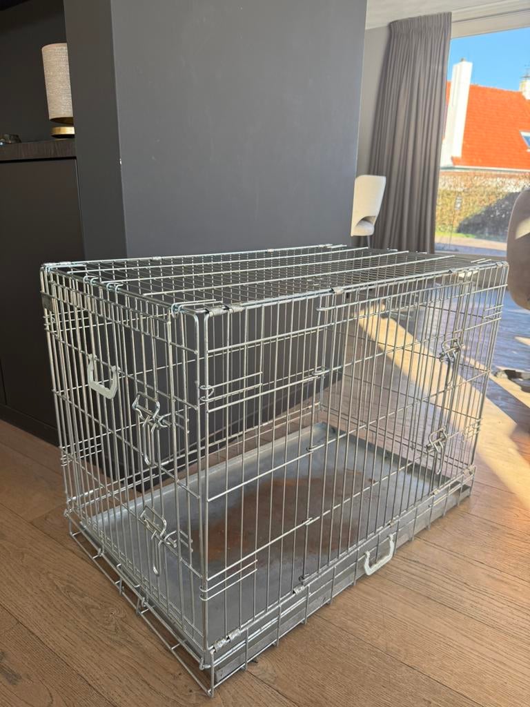 Bench, geschikt voor middelgrote en grote honden, Ophalen, Zo goed als nieuw