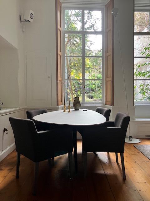 Mooie tijdloze eetkamer stoelen, Ophalen, Bruin