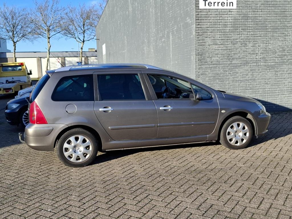 Peugeot 307 SW 1.6 16V Premium Pano/Ecc/Cruise ✅, 13 km/l, 4 cilinders, Handgeschakeld, 695 kg