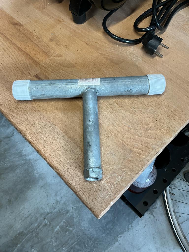 Gereedschap om betonpoeren te plaatsen, Ophalen, Gebruikt