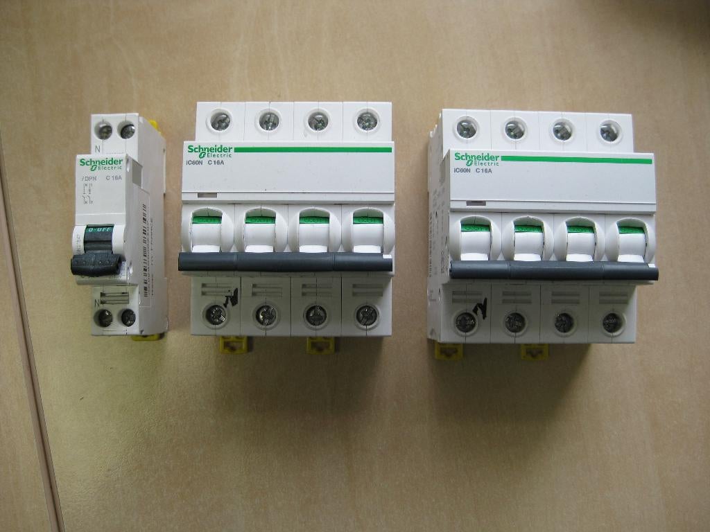 Installatieautomaat Schneider electric 230V en 400V 16a, Doe-het-zelf en Verbouw, Ophalen, Nieuw, Overige typen