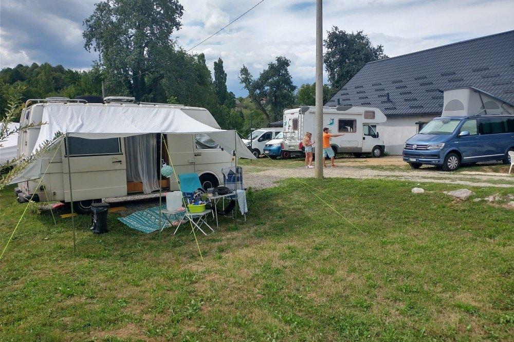 VW LT28 camper - 151790 km- nieuwe APK tot maart 2028, Auto's, Achterwielaandrijving, 2000 kg, Beige, Origineel Nederlands