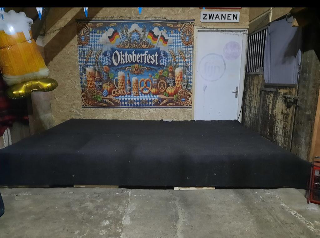 Podium voor feest partijen., Ophalen