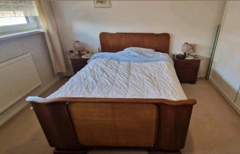 ZEER MOOIE ANTIEKE BEWERKTE SLAAP KAMER COMPLEET

AFMETING B, Diversen, Rommelmarktspullen, Ophalen, Zo goed als nieuw