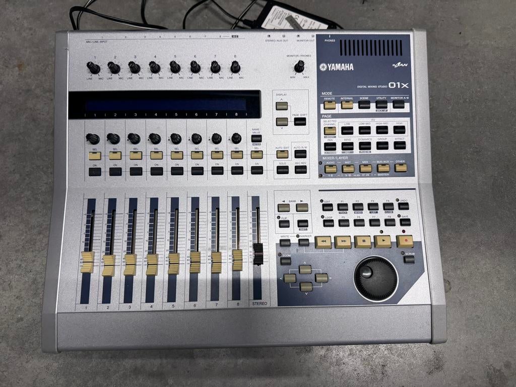 Yamaha 01X Digitale Mengtafel, Muziek en Instrumenten, Ophalen of Verzenden, Gebruikt, 20 kanalen of meer, Microfooningang