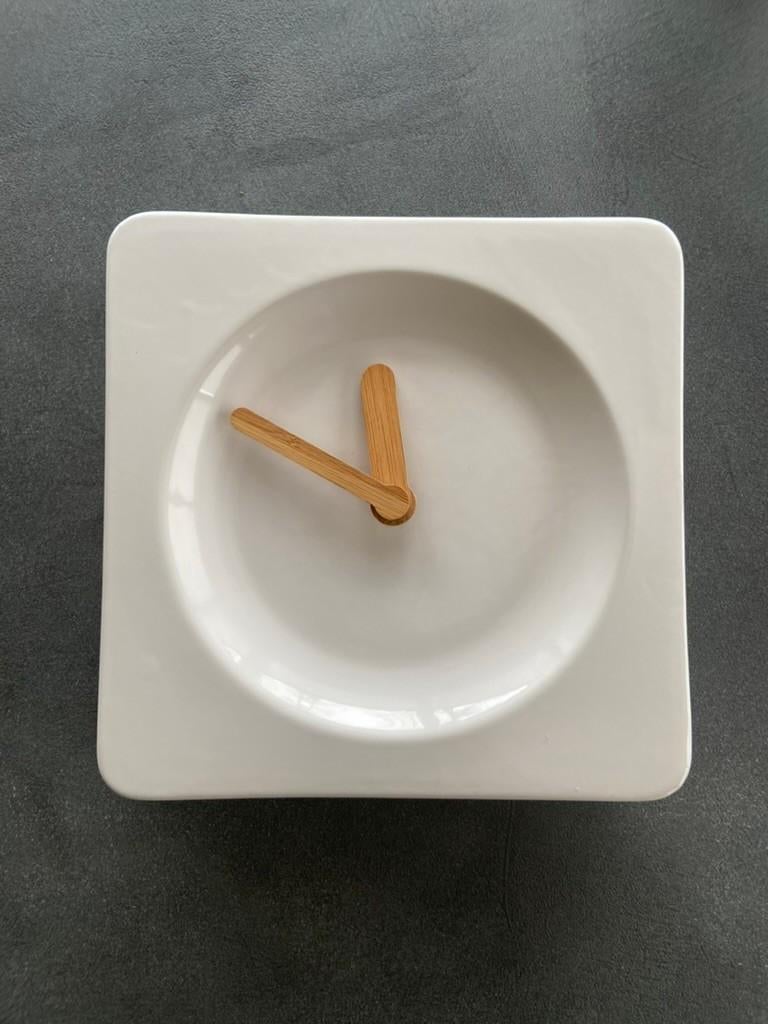 LEFF amsterdam Tile Wand- en tafelklok 25 x 25 cm, Ophalen, Zo goed als nieuw, Analoog, Staande klok