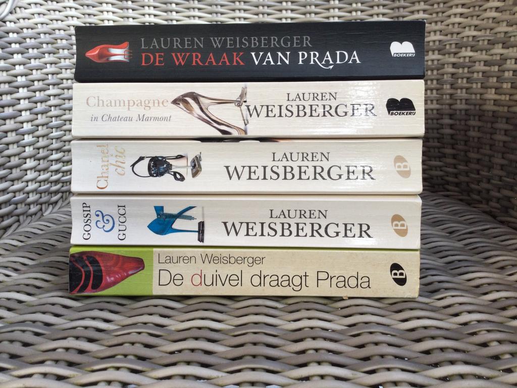 Lauren Weisberger - Gossip & Gucci, Ophalen of Verzenden, Zo goed als nieuw, Lauren Weisberger