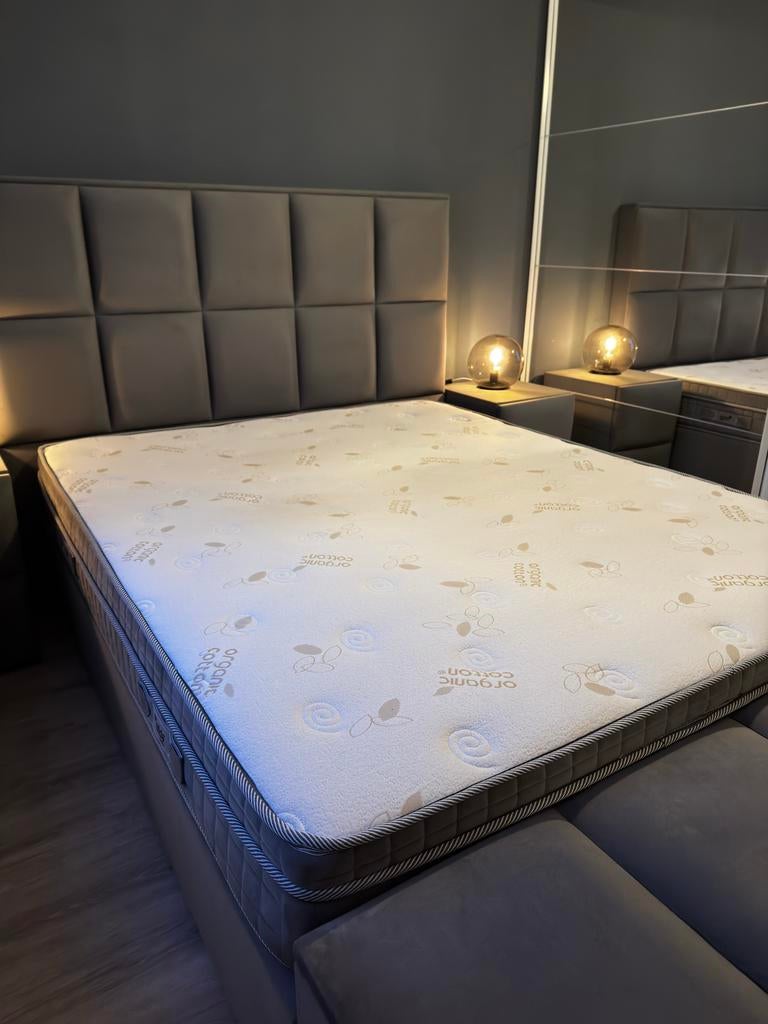Boxspring Monaco: Luxe Bed met nachtkastjes en bedbank, Ophalen, Stof & Kleur: BF velvet grijs, Tweepersoons, Zo goed als nieuw