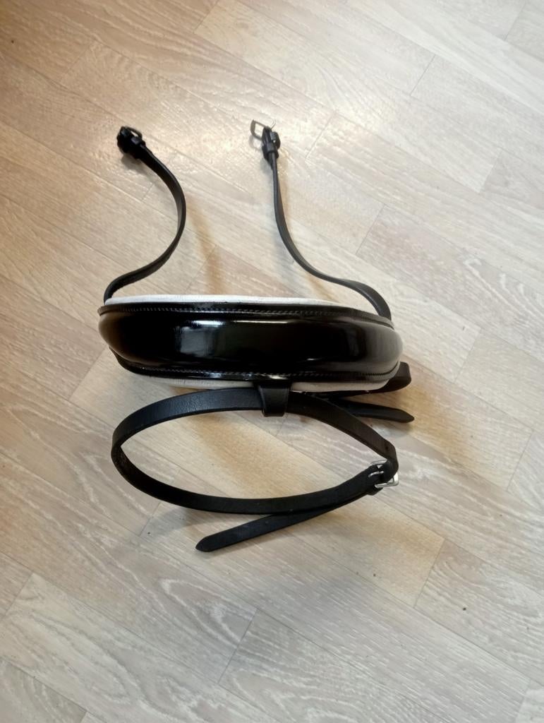 Zeer nette zwartwit lak neusriem mt cob/full, Dieren en Toebehoren, Ophalen of Verzenden, Zo goed als nieuw, Dressuur