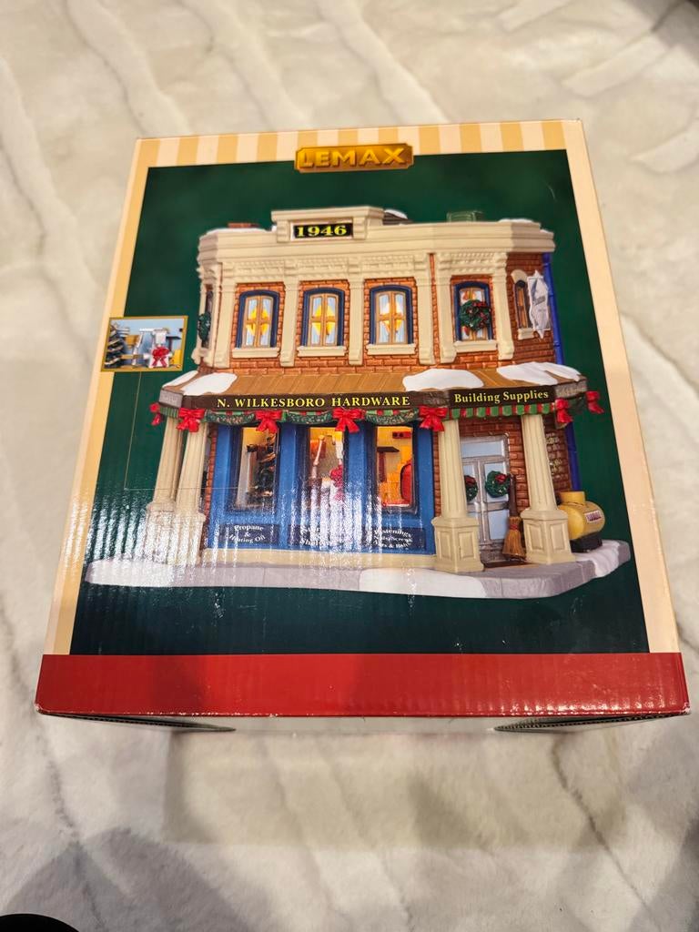 Kersthuisje N. Wilkesboro Hardware 1946 Lemax, Ophalen of Verzenden, Nieuw