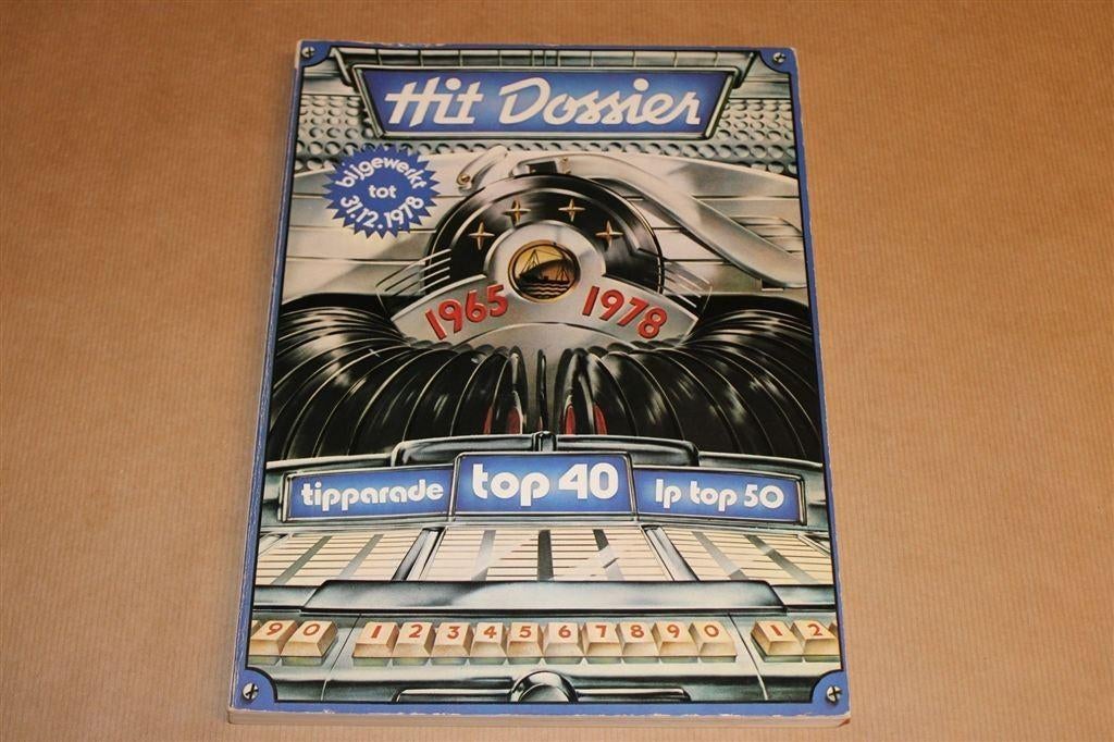 Hit Dossier 1965-1978 — Hét Naslagwerk van de Jaren '60 & 7, Ophalen of Verzenden, Gelezen, Artiest