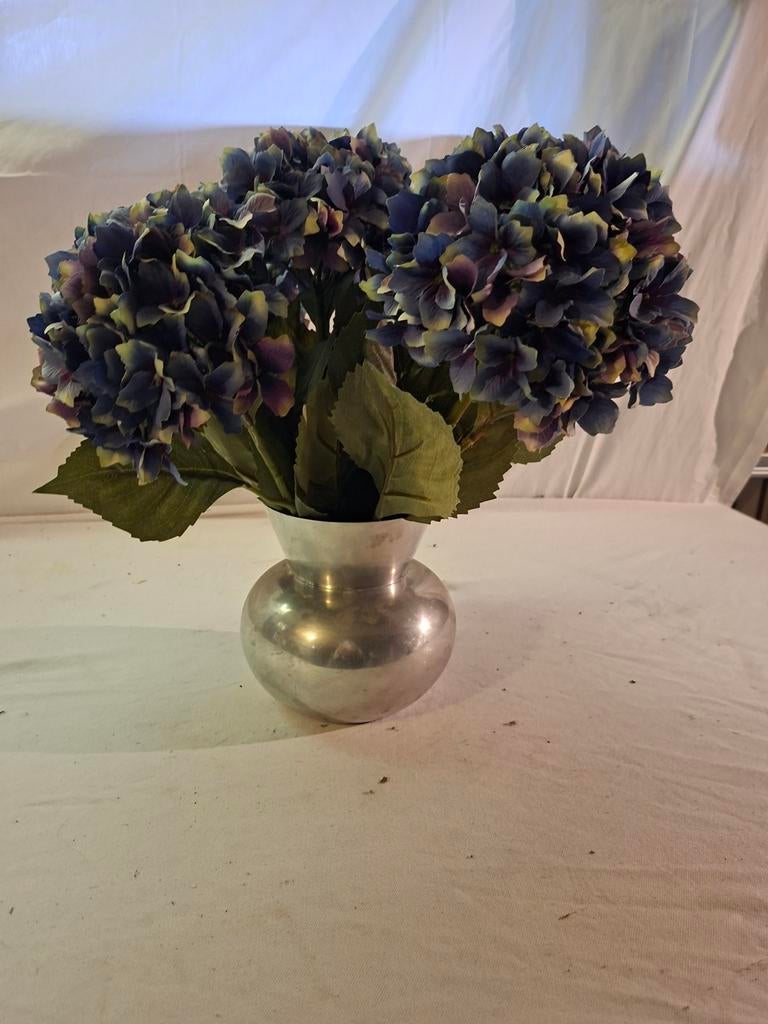 Blauwe Hortensia in Zilveren Vaas, Huis en Inrichting, Woonaccessoires | Vazen, Overige materialen, Blauw, Ophalen of Verzenden