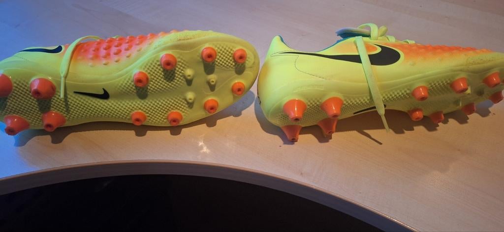 Nike Magista voetbalschoenen maat 42, Sport en Fitness, Voetbal, Maat XS of kleiner, Ophalen of Verzenden, Zo goed als nieuw, Schoenen