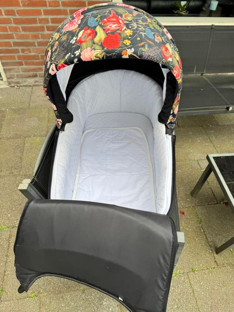 Adamex Porto Flowers Black 2-in-1 kinderwagen FL-1, Kinderen en Baby's, Kinderwagens en Combinaties, Ophalen of Verzenden, Gebruikt
