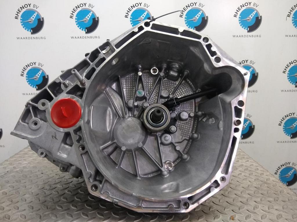 DACIA DUSTER TRANSMISSIE / VERSNELLINGSBAK 2015, Ophalen of Verzenden, Nieuw, Stiba lid