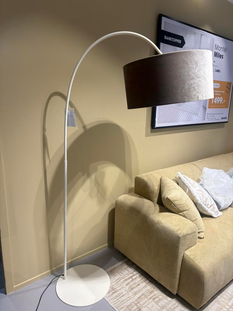 Vloerlamp met kap, Huis en Inrichting, Lampen | Vloerlampen, Ophalen, Zo goed als nieuw, 150 tot 200 cm